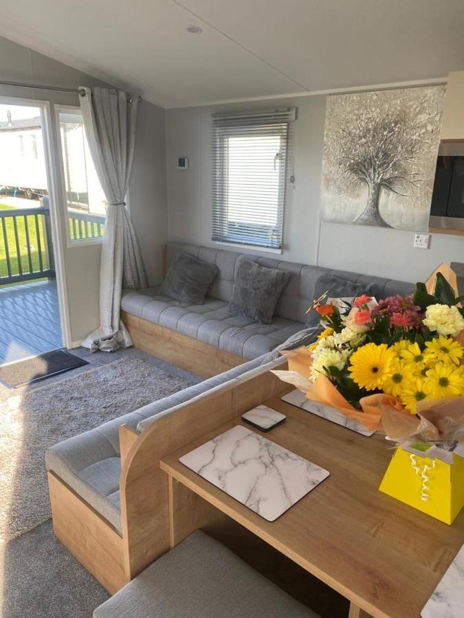 Modern 3 Bedroom Caravan Near The Beach Walton-on-the-Naze Exterior photo